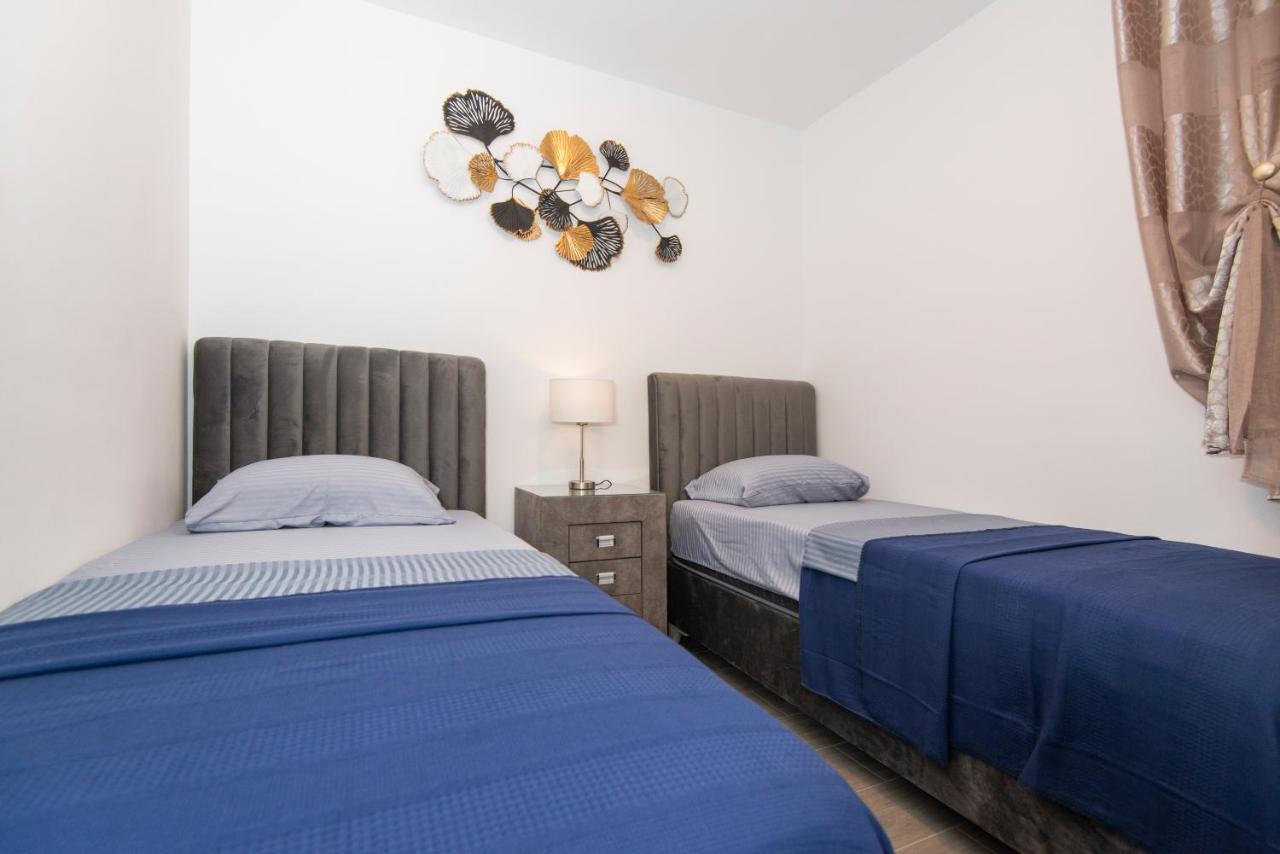 Sea Star Apartment Tivat Exterior photo